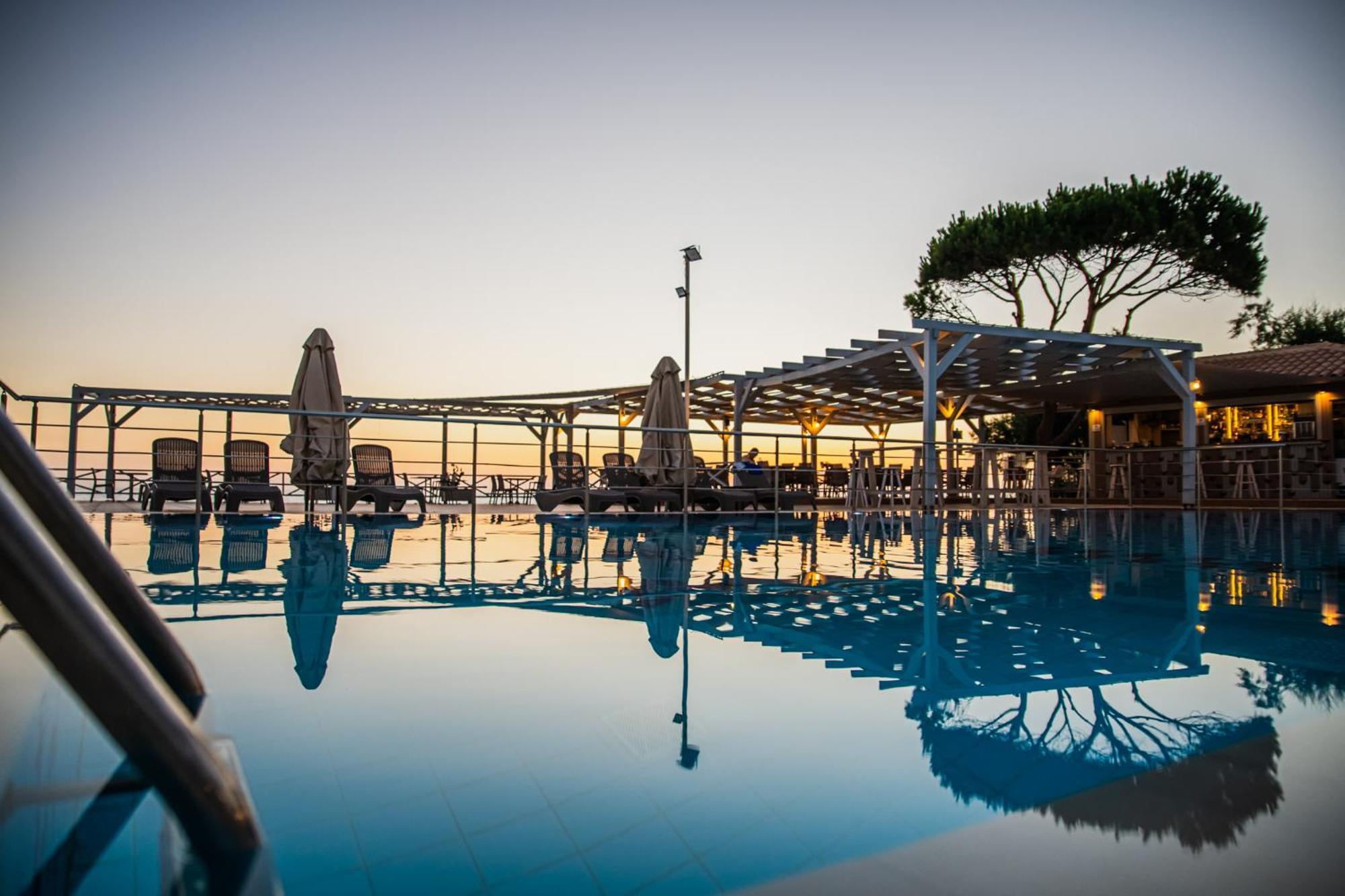Mesogeios Hotel Marathópoli Kültér fotó