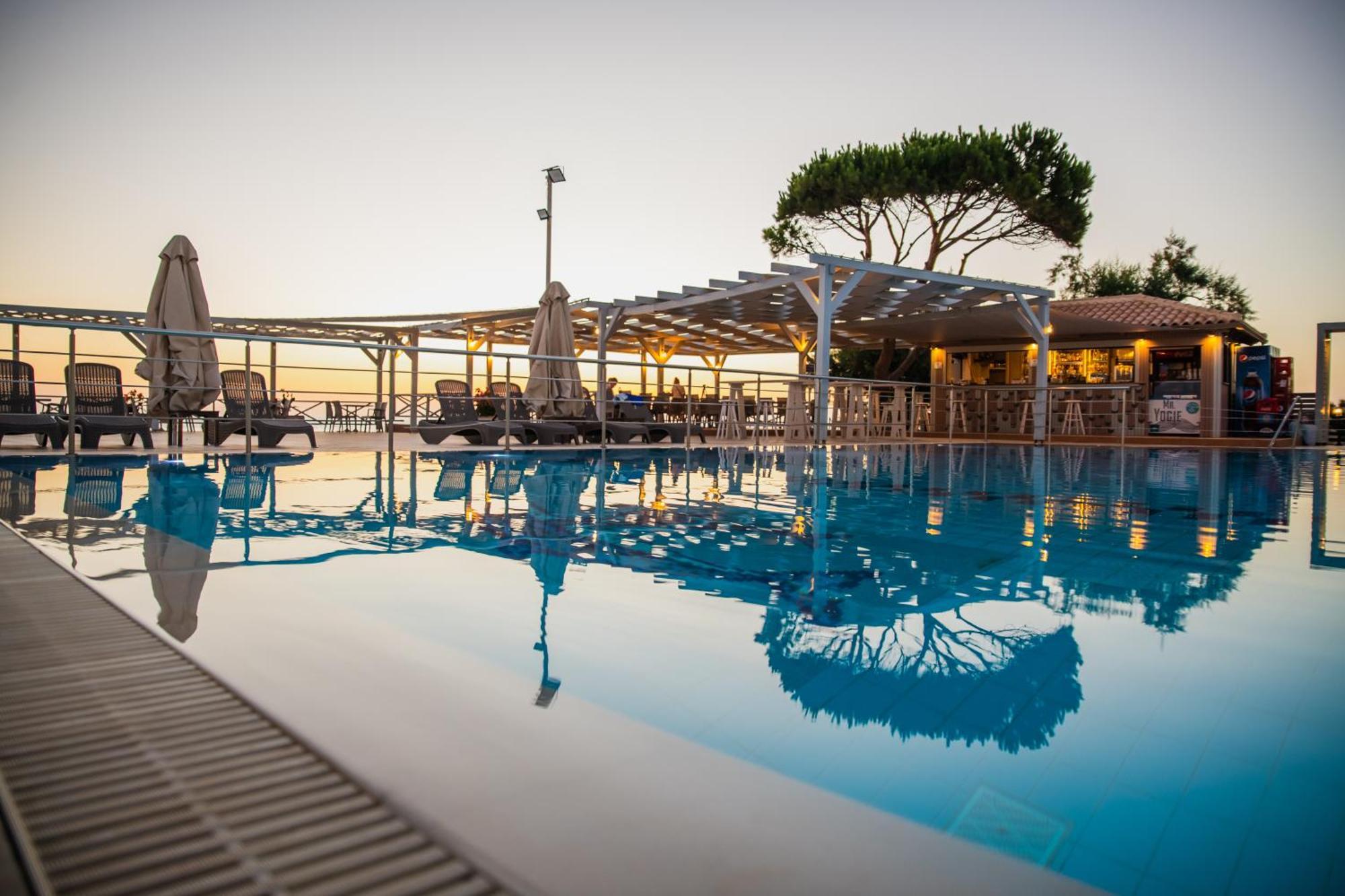 Mesogeios Hotel Marathópoli Kültér fotó